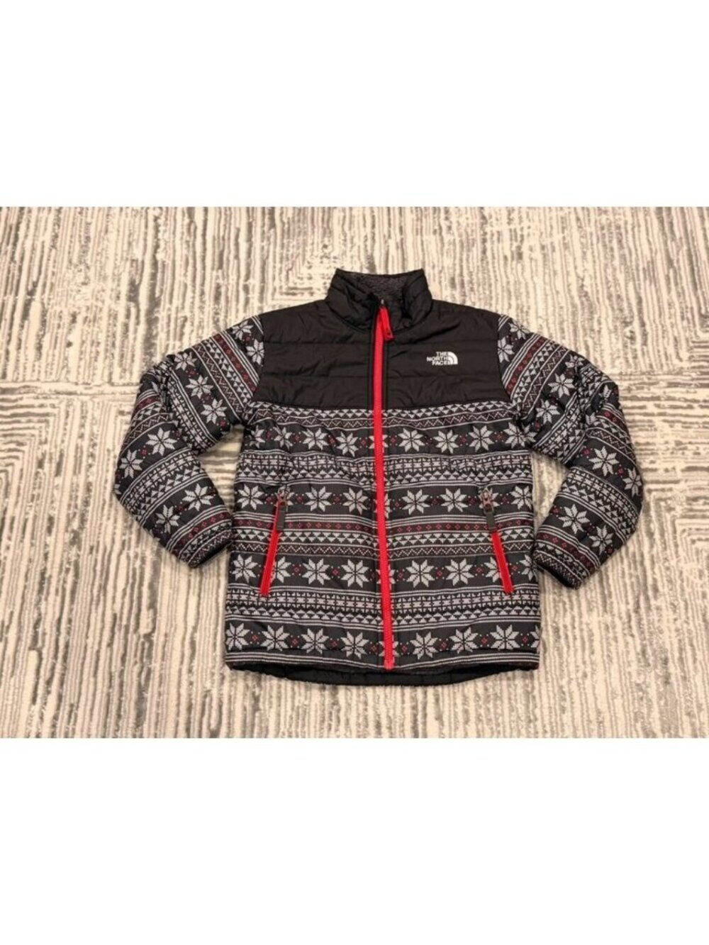 The North Face boys youth medium 10/12 black/white/red REVERSIBLE puffer Winter
